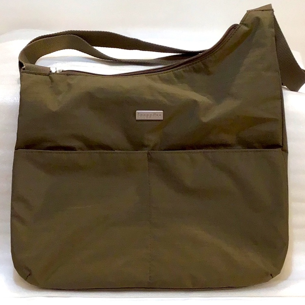 Baggallini expandable packable travel bag iPad carry